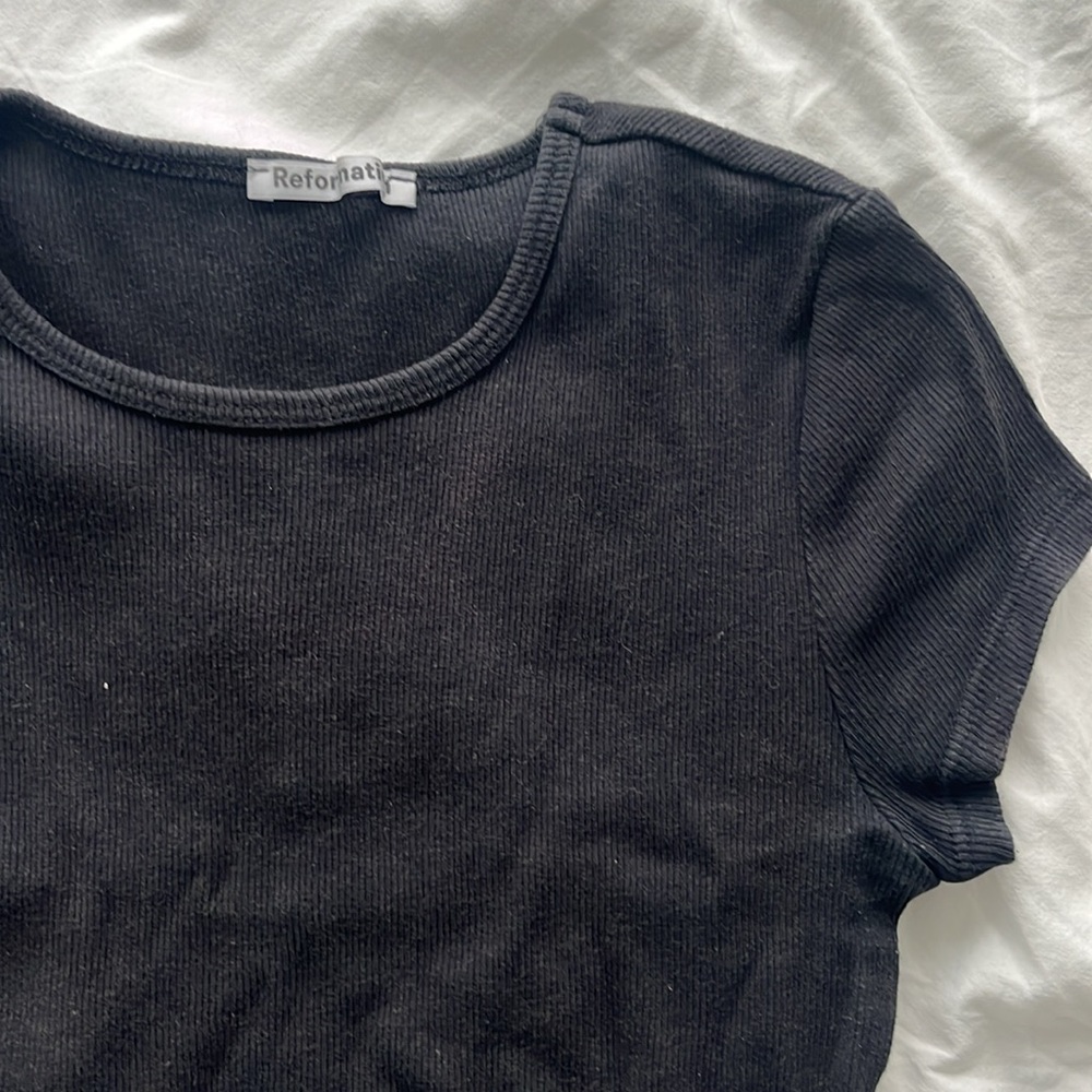 Reformation Black Cropped Ribbed Baby Tee - Picture 4 of 5